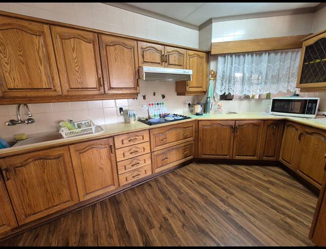 3 BEDROOM TOWNHOUSE FOR SALE IN VANDERBIJLPARK SW 2